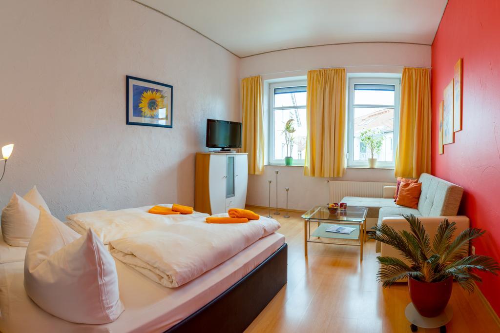 Hotel Am Mueritzhafen Garni Варен Екстер'єр фото