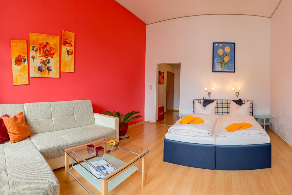 Hotel Am Mueritzhafen Garni Варен Екстер'єр фото