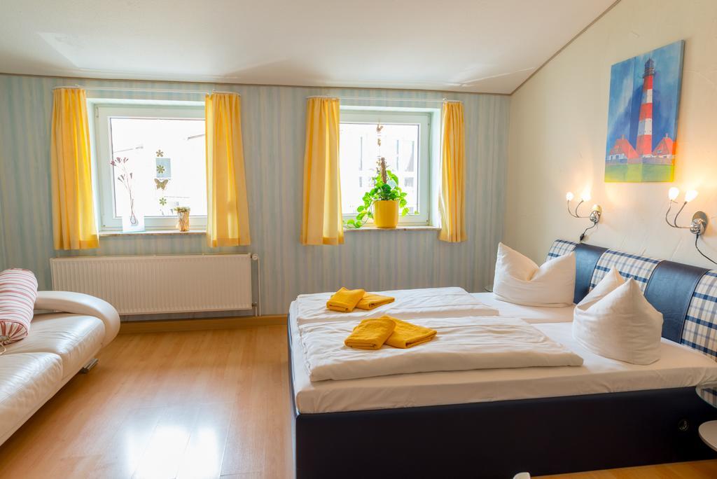 Hotel Am Mueritzhafen Garni Варен Екстер'єр фото