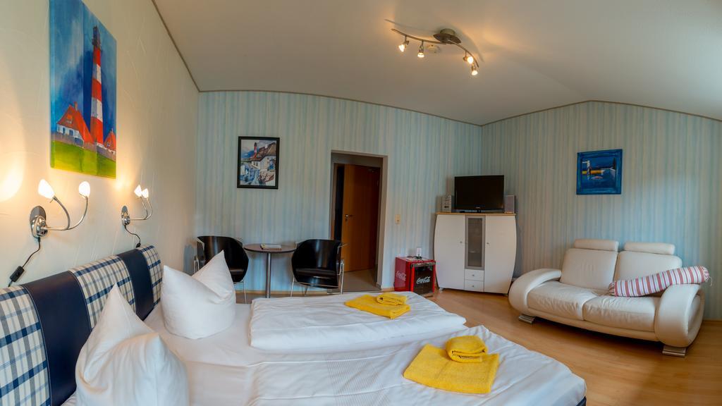 Hotel Am Mueritzhafen Garni Варен Екстер'єр фото