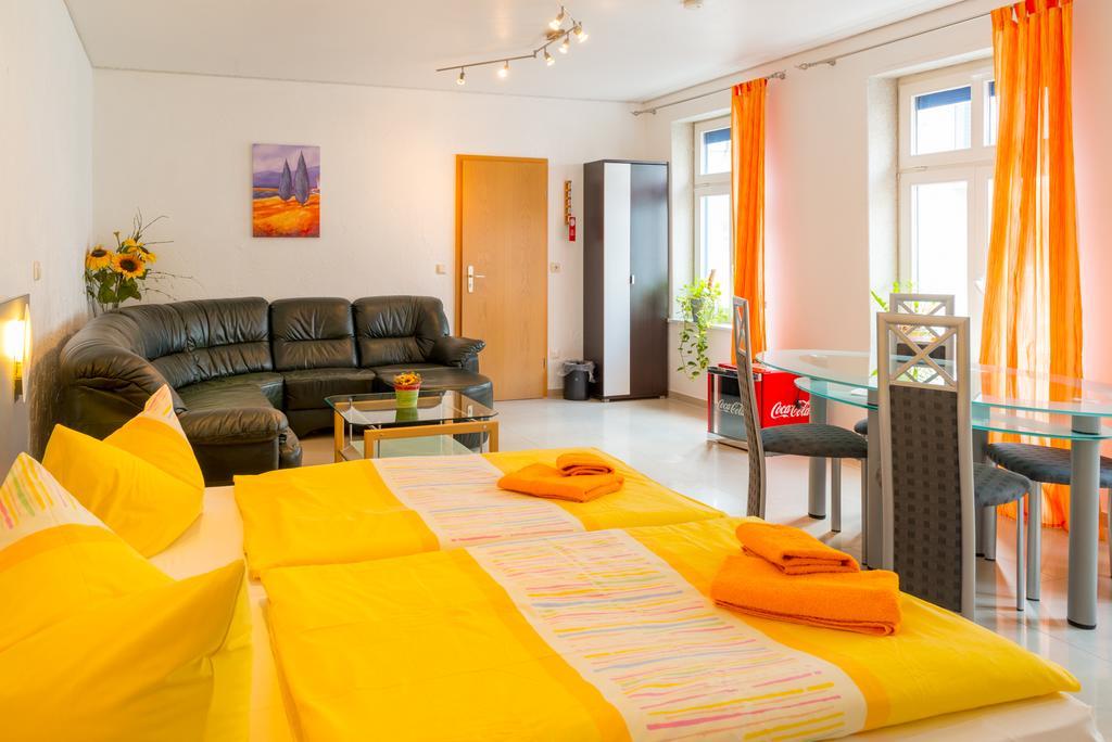 Hotel Am Mueritzhafen Garni Варен Екстер'єр фото