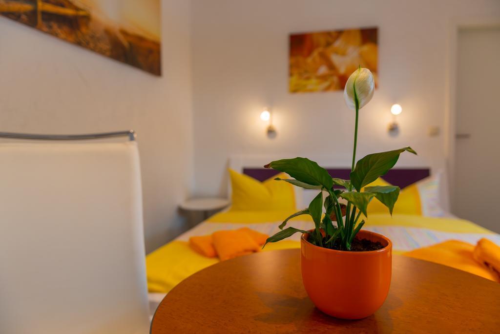 Hotel Am Mueritzhafen Garni Варен Екстер'єр фото