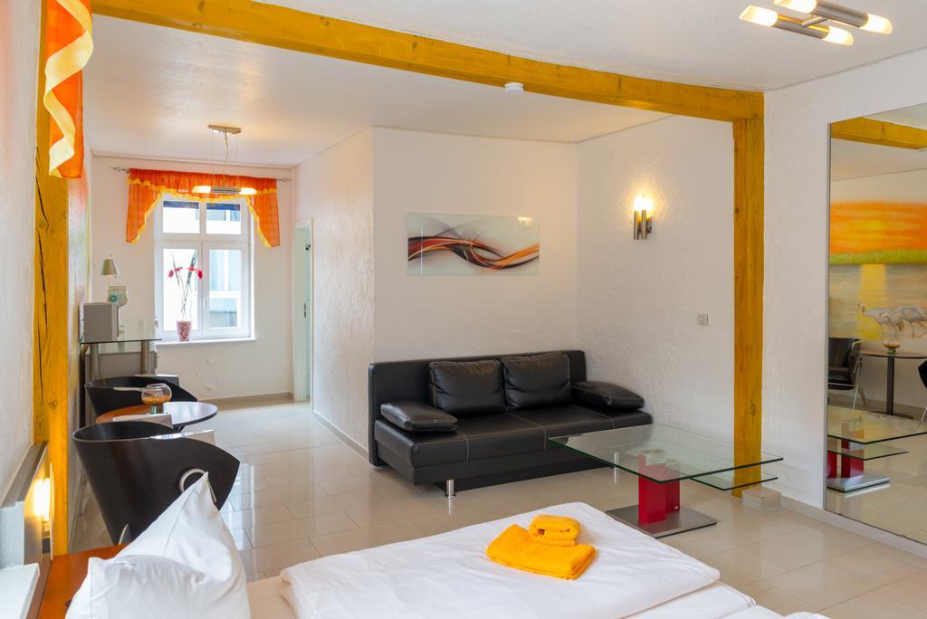 Hotel Am Mueritzhafen Garni Варен Екстер'єр фото