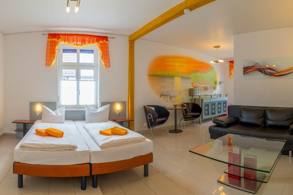 Hotel Am Mueritzhafen Garni Варен Екстер'єр фото
